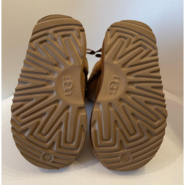 UGG(アグ)のUGG ムートンブーツ　リボン　16cm キッズ/ベビー/マタニティのキッズ靴/シューズ(15cm~)(ブーツ)の商品写真