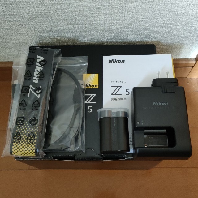 Nikon Z5 ボディの通販 by hotpinkkiwi's shop｜ニコンならラクマ - NIKON ミラーレス一眼 クーポン