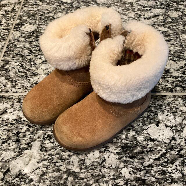 UGG(アグ)のアグ　13.5センチ キッズ/ベビー/マタニティのベビー靴/シューズ(~14cm)(ブーツ)の商品写真