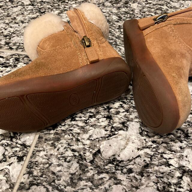 UGG(アグ)のアグ　13.5センチ キッズ/ベビー/マタニティのベビー靴/シューズ(~14cm)(ブーツ)の商品写真