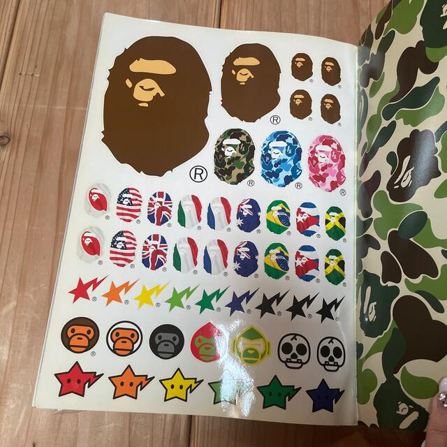 A BATHING APE(アベイシングエイプ)のＡ　Ｂａｔｈｉｎｇ　Ａｐｅ　２００５　ｓｐｒｉｎｇ／ｓｕｍｍｅｒ　ｃｏｌｌｅｃｔ エンタメ/ホビーの本(ファッション/美容)の商品写真