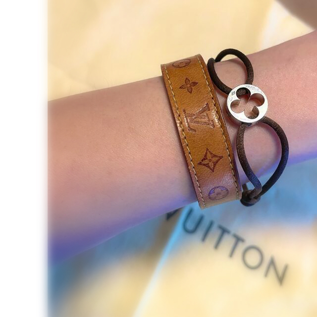 LOUIS VUITTON(ルイヴィトン)のルイヴィトン　ブラスレ リヤン アンプラント（ホワイトゴールド）、ヌメ革バングル レディースのアクセサリー(ブレスレット/バングル)の商品写真