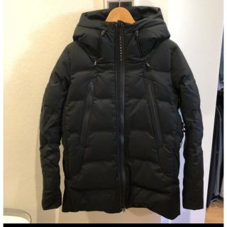 デサント(DESCENTE)の★極美品★マウンテニア　ハーフコート　Lサイズ　ブラック(ダウンジャケット)