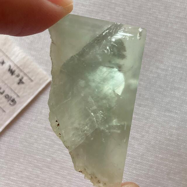 虹の綺麗なブルーフローライト(青蛍石)原石 鉱物標本