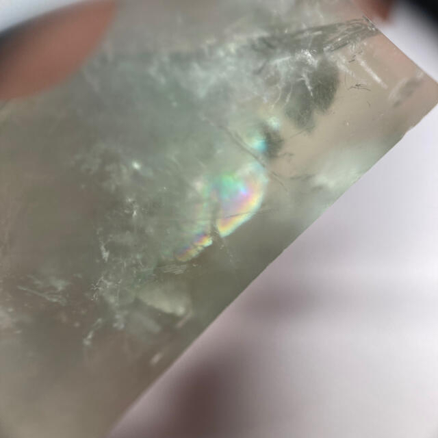 虹の綺麗なブルーフローライト(青蛍石)原石　鉱物標本