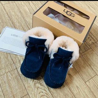 アグ(UGG)の新品　UGG ムートンブーツ　人気シリーズ　キッズシューズ ショートブーツ(ブーツ)