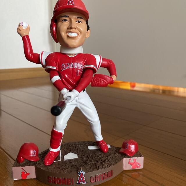 大谷翔平選手MVP受賞記念フィギア二刀流ボブルヘッド