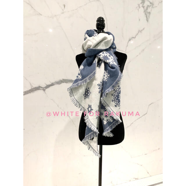 BARNEYS NEW YORK(バーニーズニューヨーク)の新品未使用 米国百貨店からお取寄せ 雪の結晶アクリルマフラー レディースのファッション小物(マフラー/ショール)の商品写真