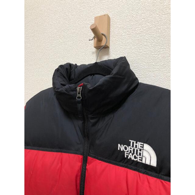 THE NORTH FACE(ザノースフェイス)の【極美品】THE NORTH FACE ノースフェイス ヌプシ ダウン 赤黒 M メンズのジャケット/アウター(ダウンジャケット)の商品写真