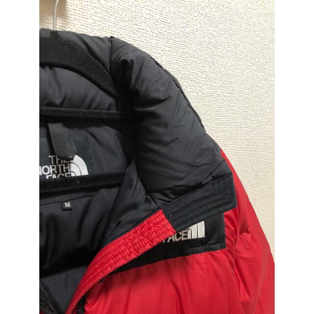 THE NORTH FACE(ザノースフェイス)の【極美品】THE NORTH FACE ノースフェイス ヌプシ ダウン 赤黒 M メンズのジャケット/アウター(ダウンジャケット)の商品写真