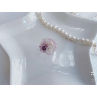 パープルの淡水パールとかすみ草の華やかリング／指輪(リング)