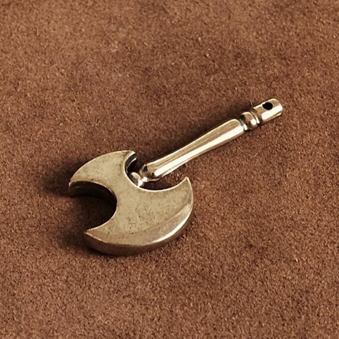 真鍮 キーホルダー（斧）刃物 ブラス 鉞 手斧 アックス 武器 ゴールド 道具 メンズのファッション小物(キーホルダー)の商品写真