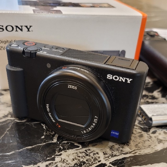 SONY(ソニー)のSONY  ZV-1 スマホ/家電/カメラのカメラ(ミラーレス一眼)の商品写真