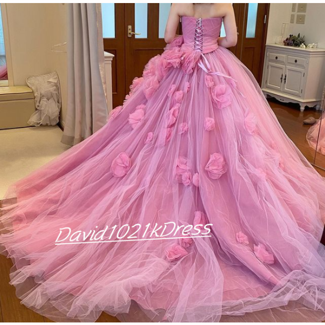 高品質！   カラードレス    ピンク   ベアトップ  花びら付き  結婚式 レディースのフォーマル/ドレス(ウェディングドレス)の商品写真