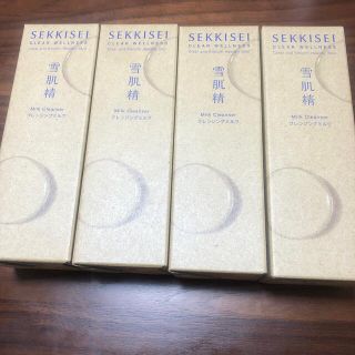 セッキセイ(雪肌精)の「雪肌精 クリアウェルネス ミルク クレンザー(140g)」 4本セットです。(クレンジング/メイク落とし)