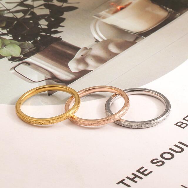 サイズ充実★幅2mm ステンレス ラメリング 指輪 ピンキーリング    レディースのアクセサリー(リング(指輪))の商品写真