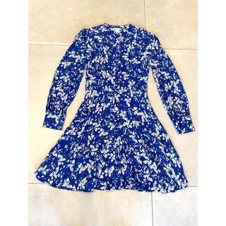 ザラ(ZARA)の新品・未使用！　ワンピース　花柄(ひざ丈ワンピース)