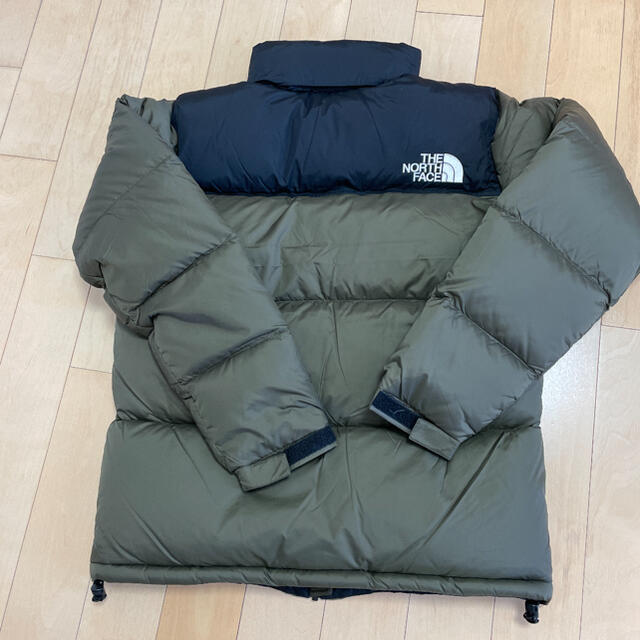 THE NORTH FACE(ザノースフェイス)の【新品未使用】ヌプシジャケット XLサイズ ノースフェイス　ニュートープ メンズのジャケット/アウター(ダウンジャケット)の商品写真