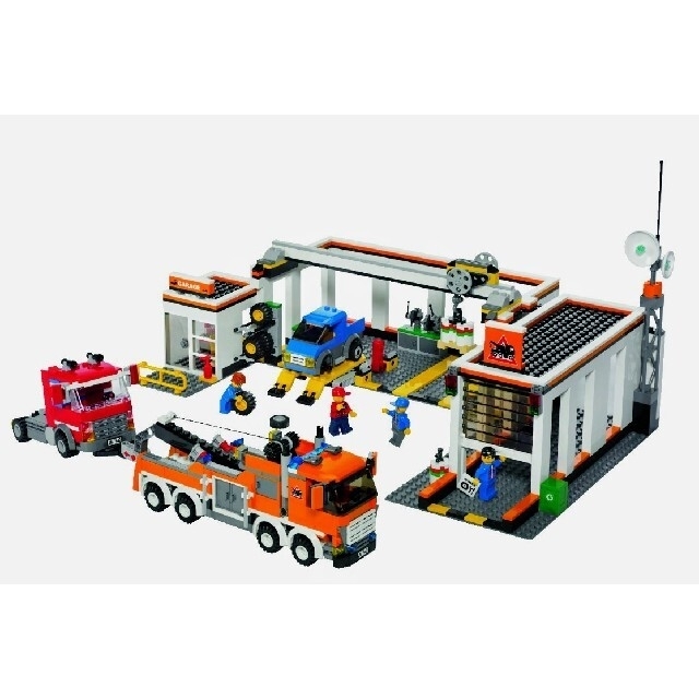 Lego(レゴ)の専用です！レゴ★シティ カーガレージ　自動車修理場 美品 人気 激レア エンタメ/ホビーのおもちゃ/ぬいぐるみ(模型/プラモデル)の商品写真