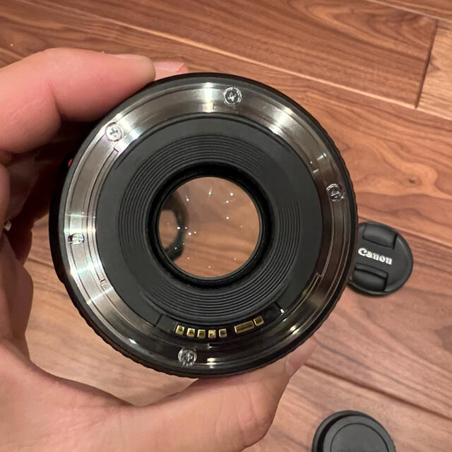 Canon(キヤノン)のEF35mm F2 IS USM 美品 スマホ/家電/カメラのカメラ(レンズ(単焦点))の商品写真