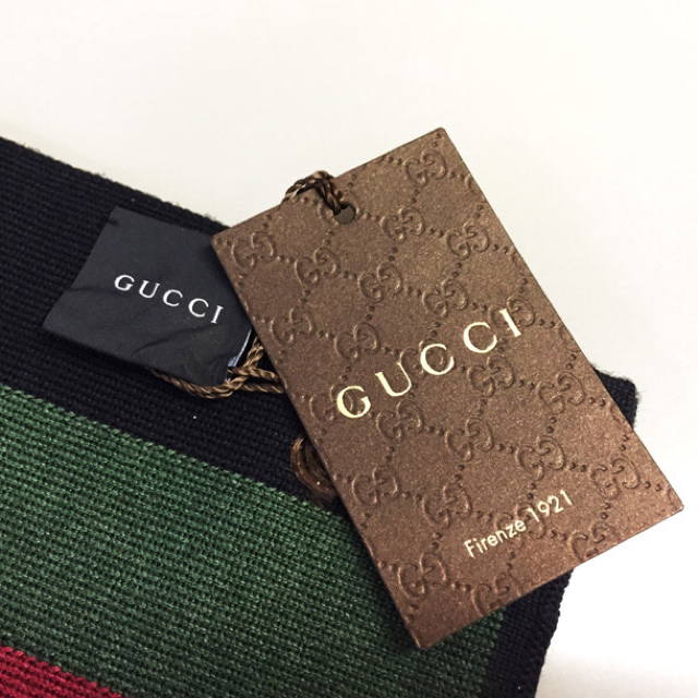 Gucci(グッチ)の新品箱付きグッチ GUCCI マフラー シルク ウール グレー、黒  メンズのファッション小物(マフラー)の商品写真