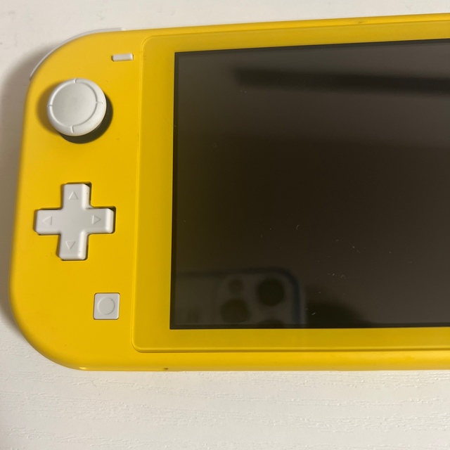 Nintendo Switch(ニンテンドースイッチ)のNintendoSwitch lite yellow  なくぅ様専用 エンタメ/ホビーのゲームソフト/ゲーム機本体(携帯用ゲーム機本体)の商品写真