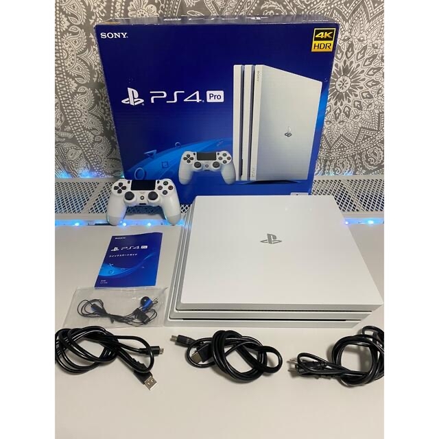 PlayStation4(プレイステーション4)のPlayStation 4 Pro グレイシャーホワイト1TB エンタメ/ホビーのゲームソフト/ゲーム機本体(家庭用ゲーム機本体)の商品写真