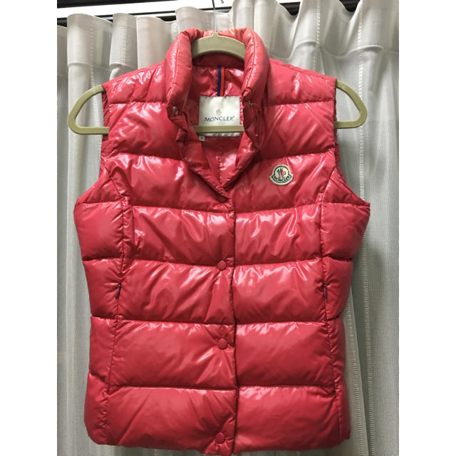 MONCLER(モンクレール)のモンクレールダウンベスト レディースのジャケット/アウター(ダウンベスト)の商品写真