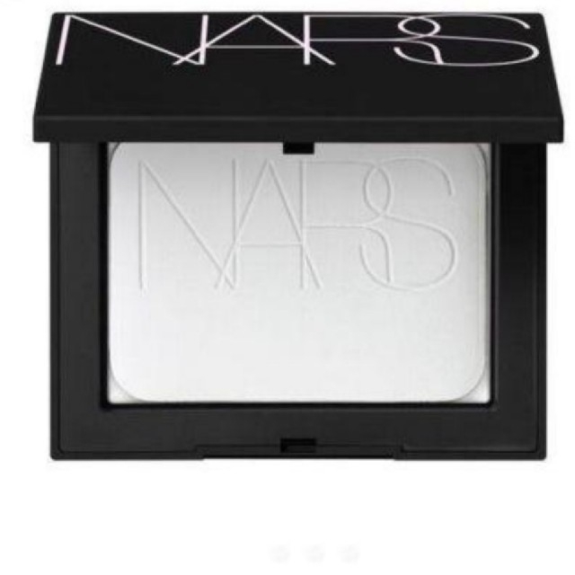 NARS ライトリフレクティングセッティングパウダー プレストN コスメ/美容のベースメイク/化粧品(フェイスパウダー)の商品写真