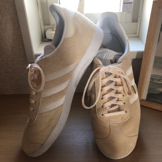 アディダス(adidas)のアディダス  ガゼル　ベージュ　24.5cm(スニーカー)