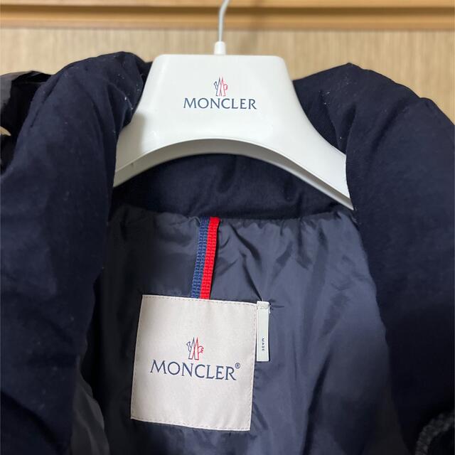 MONCLER(モンクレール)のモンクレール  モンジュネーブル　3 ネイビー メンズのジャケット/アウター(ダウンジャケット)の商品写真