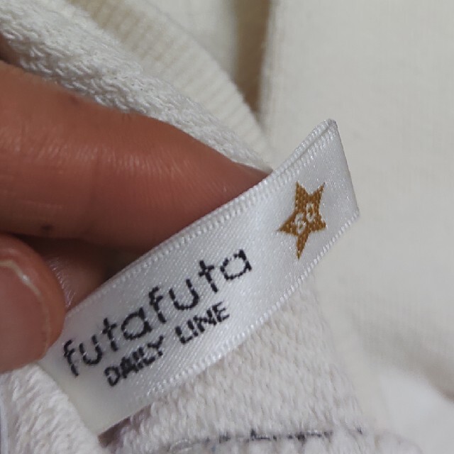 futafuta(フタフタ)の白トレーナー　80  futafuta キッズ/ベビー/マタニティのベビー服(~85cm)(トレーナー)の商品写真