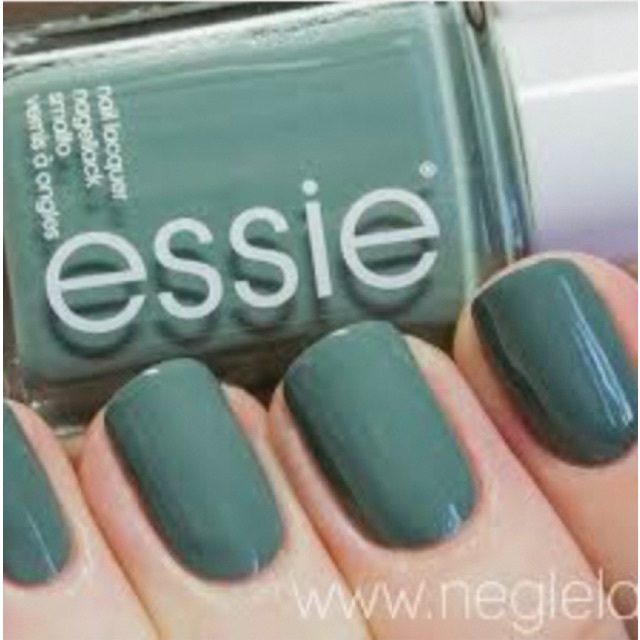 Essie(エッシー)の【essie】vested interest 、くすみグリーン系 コスメ/美容のネイル(マニキュア)の商品写真