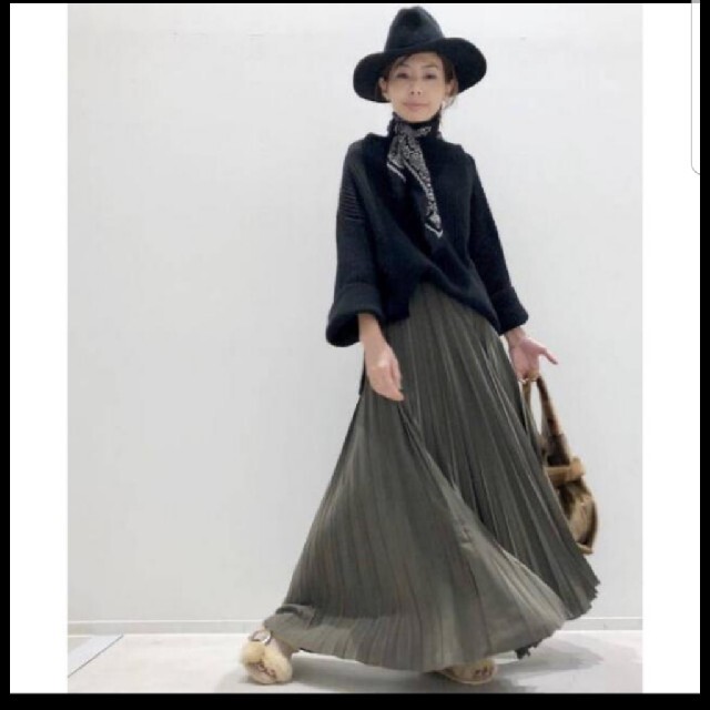 L'Appartement DEUXIEME CLASSE(アパルトモンドゥーズィエムクラス)のNew Pleats Skirt カーキ レディースのスカート(ロングスカート)の商品写真