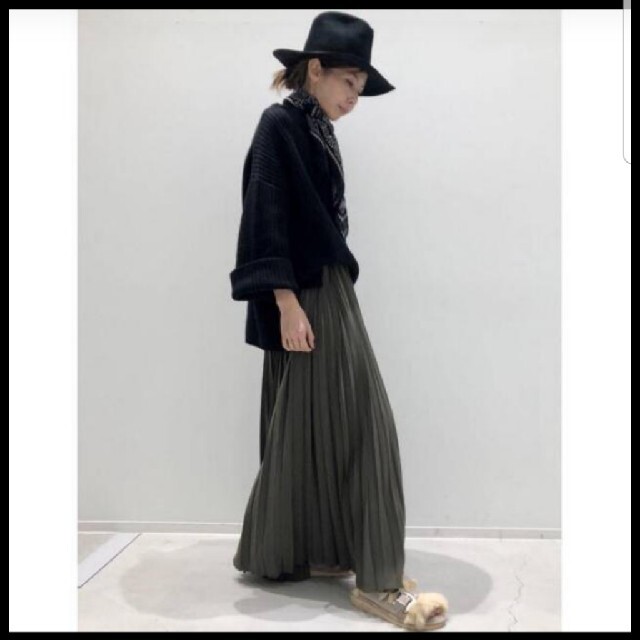 L'Appartement DEUXIEME CLASSE(アパルトモンドゥーズィエムクラス)のNew Pleats Skirt カーキ レディースのスカート(ロングスカート)の商品写真