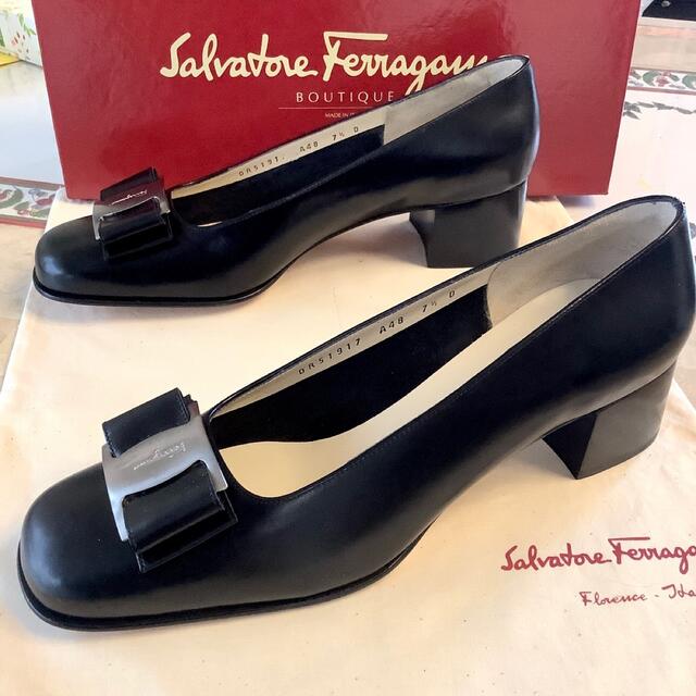 Salvatore Ferragamo   新品!フェラガモ ビッグリボン シルバー