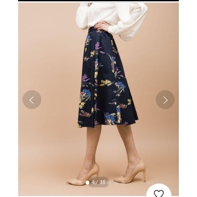 Million Carats(ミリオンカラッツ)のTimeセール新品ミリオンカラッツMIXブーケフラワー花柄ネイビーひざ丈スカート レディースのスカート(ひざ丈スカート)の商品写真