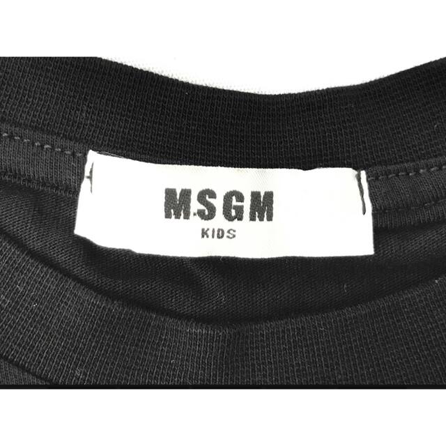 MSGM(エムエスジイエム)のMSGMキッズ ノースリーブ ロゴTシャツ ブラック　スパンコール メンズのトップス(Tシャツ/カットソー(半袖/袖なし))の商品写真