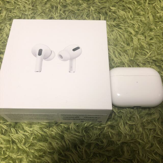 Apple AirPods Pro MWP22J/A 本体のみの通販 by な's shop|ラクマ