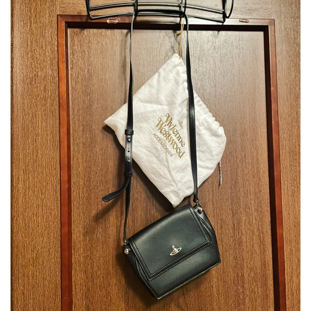 Vivienne Westwood(ヴィヴィアンウエストウッド)の新品希少VivienneWestwood 黒革オーブショルダーバッグ レディースのバッグ(ショルダーバッグ)の商品写真
