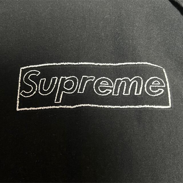 Supreme(シュプリーム)の21SS KAWS Chalk Logo Hooded Sweatshirt メンズのトップス(パーカー)の商品写真