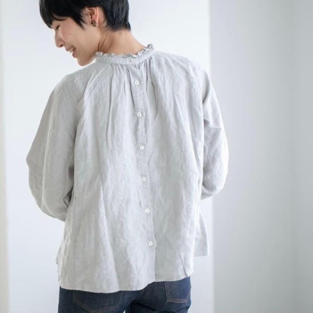 nest Robe(ネストローブ)のネストローブ♡リネンスタンドフリルブラウス レディースのトップス(シャツ/ブラウス(長袖/七分))の商品写真