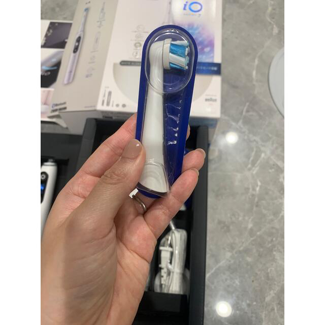 BRAUN(ブラウン)の糞漏らしフェスティバル様専用!!オーラルB io7ホワイトアラバスター スマホ/家電/カメラの美容/健康(電動歯ブラシ)の商品写真