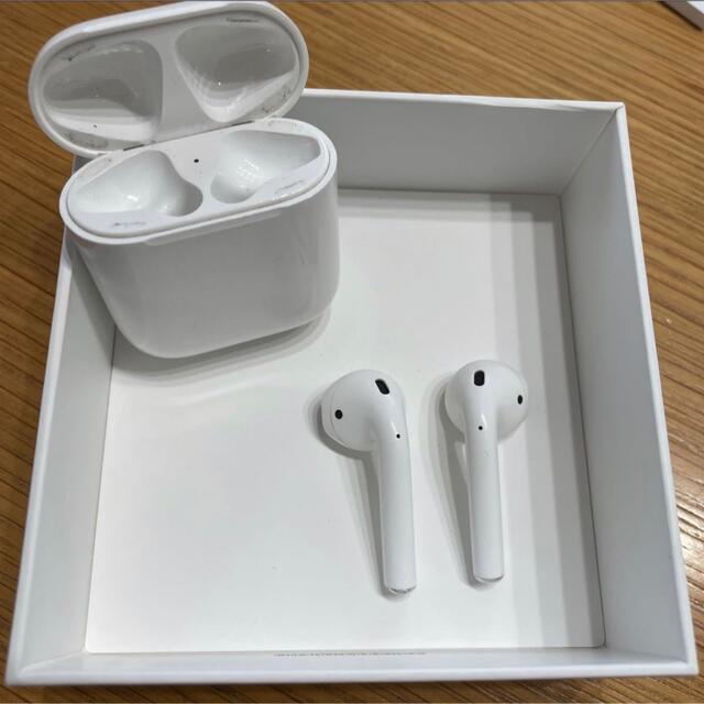 Apple(アップル)のApple AirPods 第二世代 スマホ/家電/カメラのオーディオ機器(ヘッドフォン/イヤフォン)の商品写真