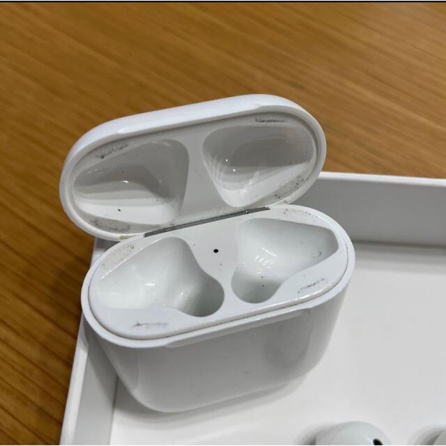 Apple(アップル)のApple AirPods 第二世代 スマホ/家電/カメラのオーディオ機器(ヘッドフォン/イヤフォン)の商品写真