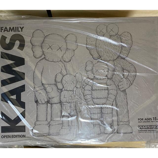 KAWS FAMILY BROWN/BLUE/WHITE  エンタメ/ホビーのフィギュア(その他)の商品写真