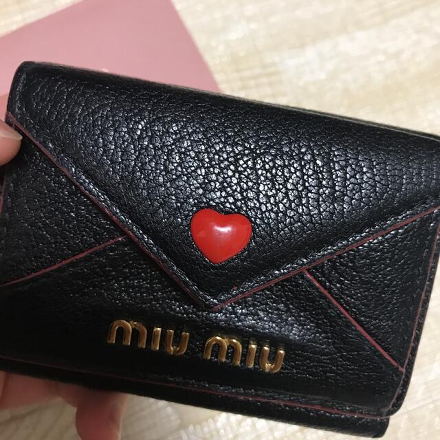 miumiu ミュウミュウ三つ折りラブレター財布の通販 by 12月31日から1月5日まで発送はお休みします。
｜ミュウミュウならラクマ - 高評価得価