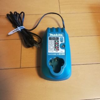 マキタ(Makita)のマキタ 掃除機　純正充電器  DC10WA　充電器本体のみ(掃除機)