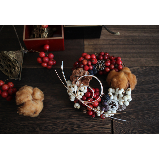 ④✳︎正月飾り✳︎ブラウンコットンと紅白木の実の手のひらリース◎12センチ