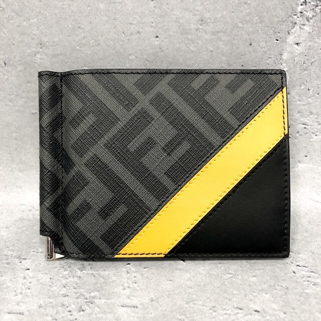 【未使用激安】FENDI フェンディ マネークリップ 二つ折り財布 7M0281